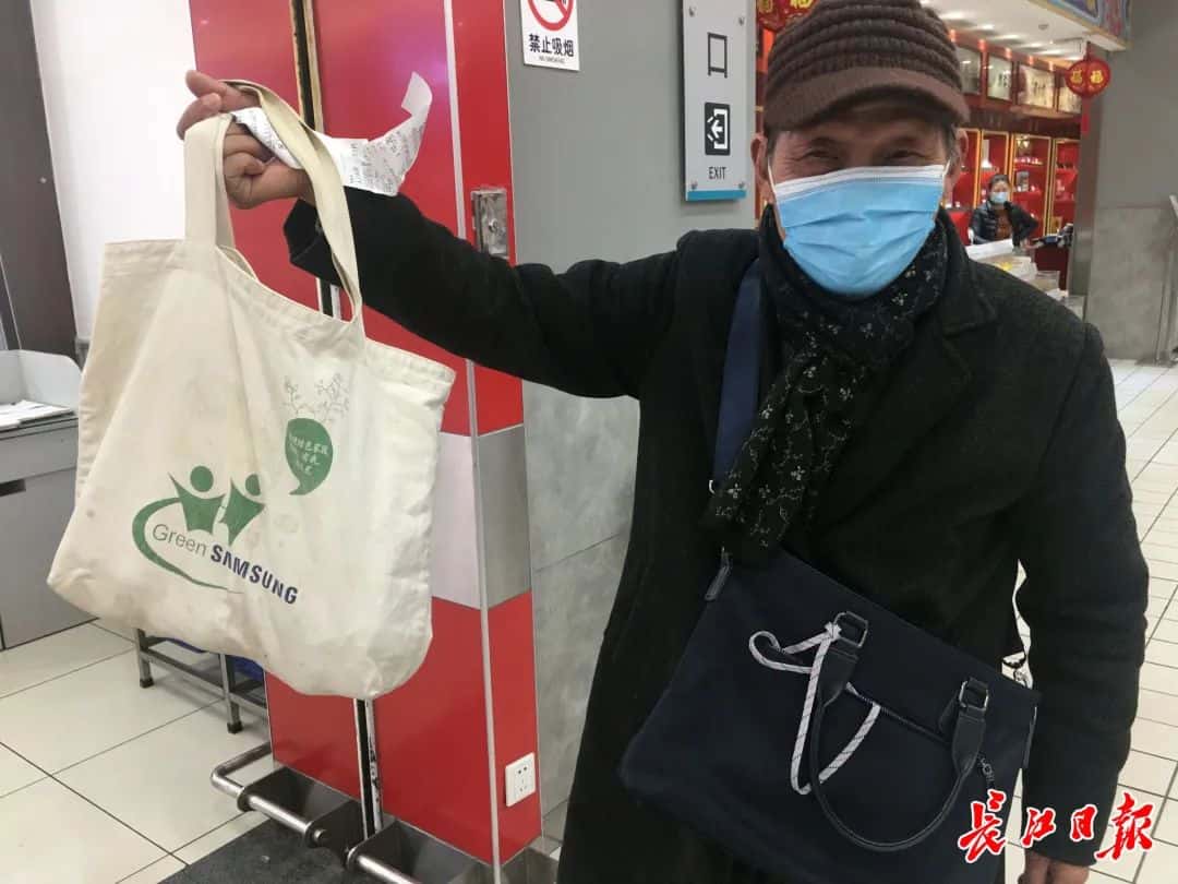 小推車、無紡布袋……在商超,過半顧客自帶購物裝備 第3張 小推車、無紡布袋……在商超,過半顧客自帶購物裝備 第3張