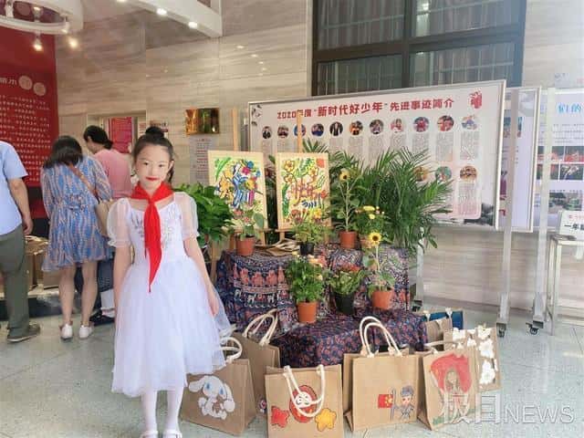 大提琴演奏、手繪帆布袋,這所小學慶祝教師節創意多 第5張 大提琴演奏、手繪帆布袋,這所小學慶祝教師節創意多 第5張