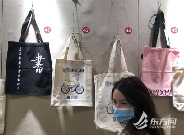 一次性塑料袋不能用 上海實體書店巧花心思定制紙袋帆布袋 第2張 一次性塑料袋不能用 上海實體書店巧花心思定制紙袋帆布袋 第2張
