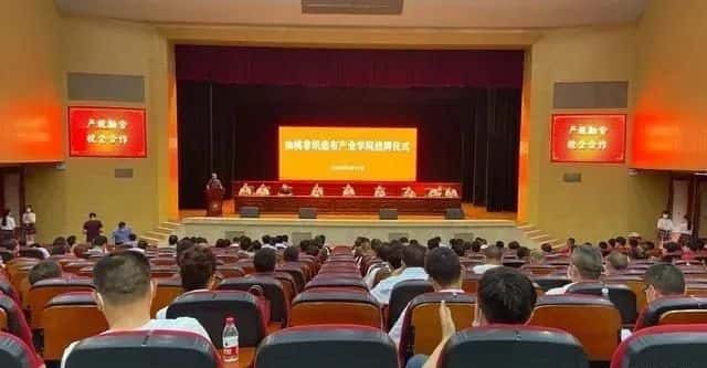 《湖北日報》頭版頭條:“一塊布”上“三升級”——仙桃非織造布產(chǎn)業(yè)轉(zhuǎn)型升級一年間 第3張 《湖北日報》頭版頭條:“一塊布”上“三升級”——仙桃非織造布產(chǎn)業(yè)轉(zhuǎn)型升級一年間 第3張